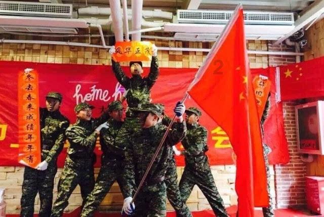 周琦刚输球,就找2大死敌谈笑风生!网友怒斥吃里扒外,朱总难办了