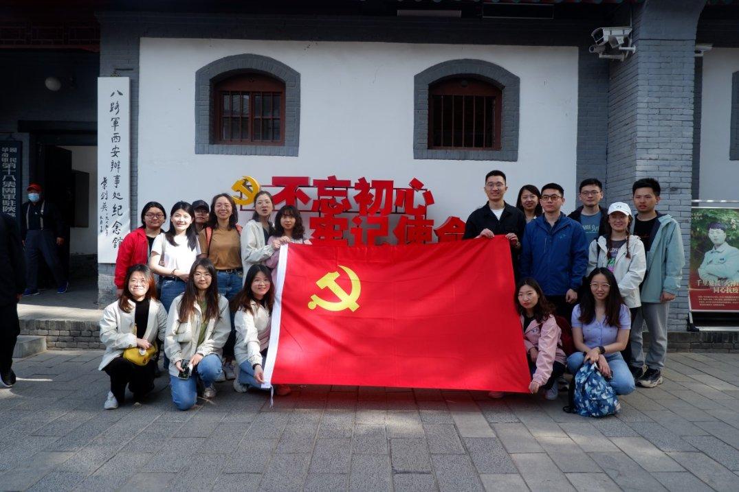 逃离拇指山地