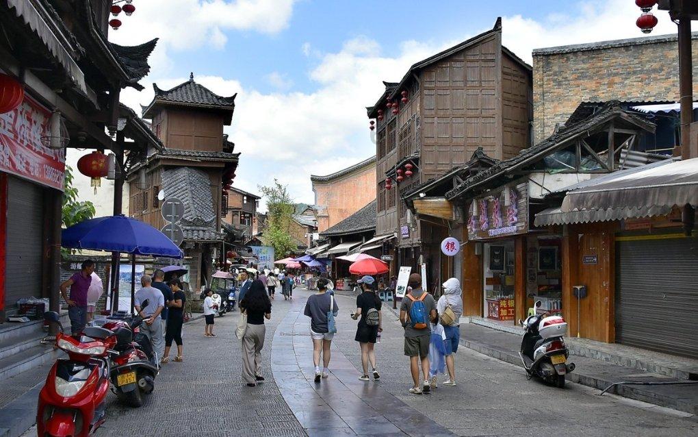 为何汉朝能彻底打服匈奴，明朝对付游牧民族，却只能修长城呢？